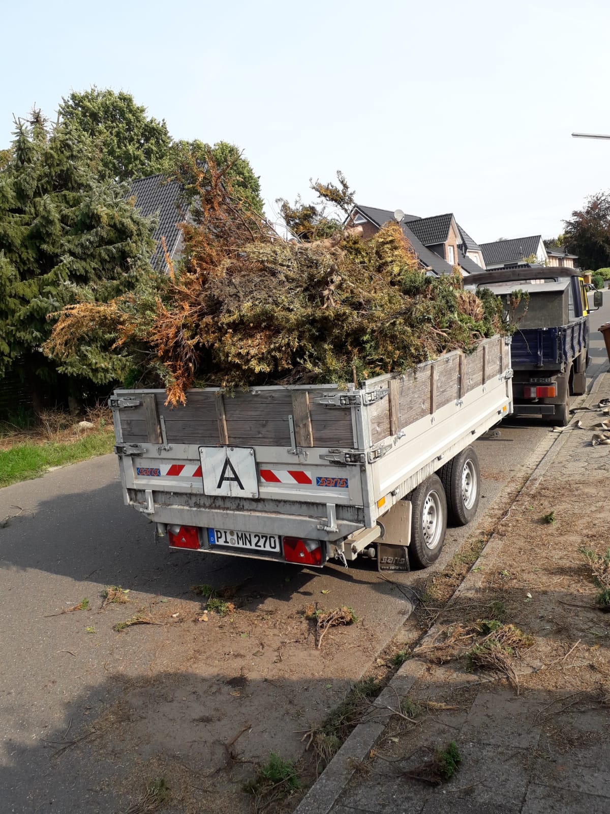 Gartenabfall auf Kipper